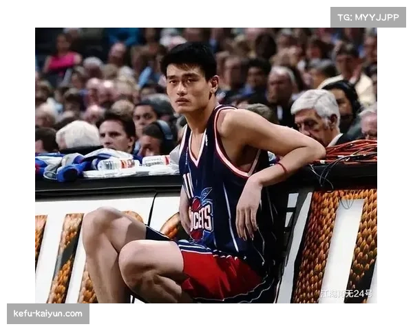 姚明亮相休斯顿 火箭揭幕战点燃球迷热情与期待